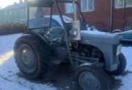 1351400 Traktor - Ferguson (Reparationsobjekt)