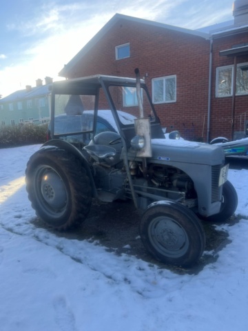 1351400-1 Traktor - Ferguson (Reparationsobjekt)