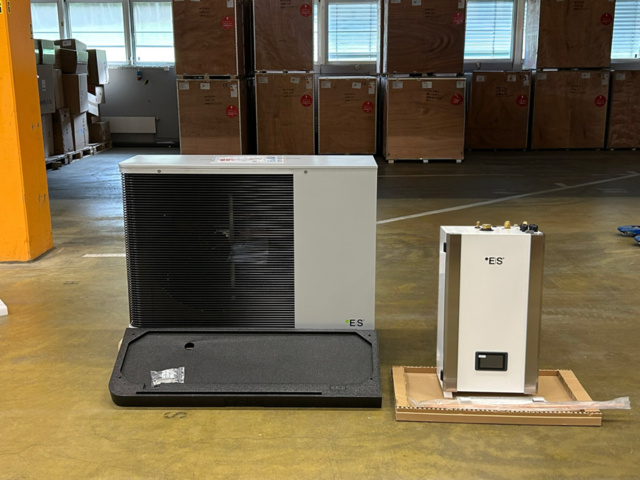 1489080-1 9 kW air/water heat pump from Energy Save, easily connects to an existing heating system L165