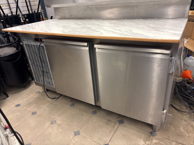 1469146-4 Bakery cooling counter with chute, cabinet and additional cooling unit