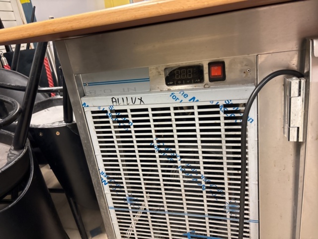 1469146-5 Bakery cooling counter with chute, cabinet and additional cooling unit