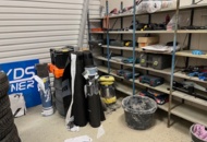 1351398 Kontorsutrustning, maskiner och byggmaterial