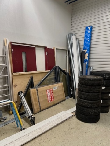 1351398-5 Kontorsutrustning, maskiner och byggmaterial