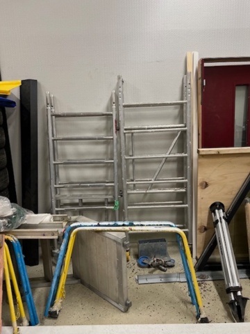 1351398-7 Kontorsutrustning, maskiner och byggmaterial