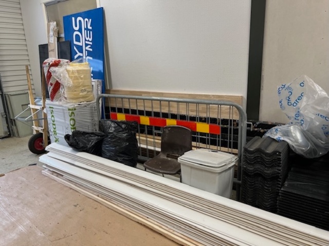 1351398-9 Kontorsutrustning, maskiner och byggmaterial