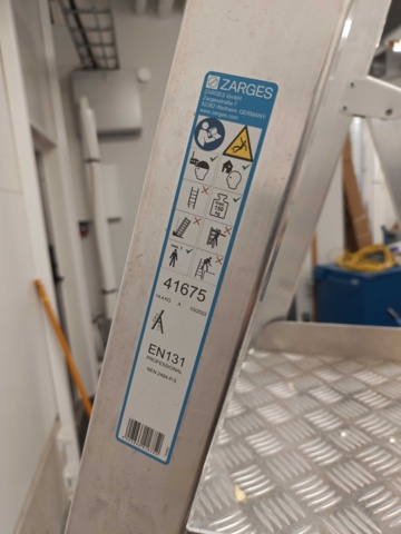 1435717-3 Stepladder - Zarges 41675