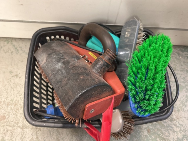 1455020-10 Collection of various garden equipment, construction and miscellaneous (updated)