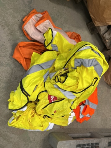 1455020-26 Collection of various garden equipment, construction and miscellaneous (updated)