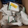 1435722-5 Kartonger med elmaterial och installationskomponenter