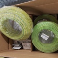 1435722-14 Kartonger med elmaterial och installationskomponenter
