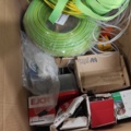 1435722-18 Kartonger med elmaterial och installationskomponenter