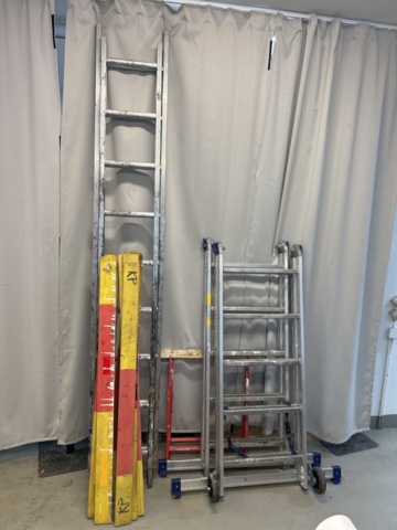 1455022-2 Collection with ladders, trestles and safety board