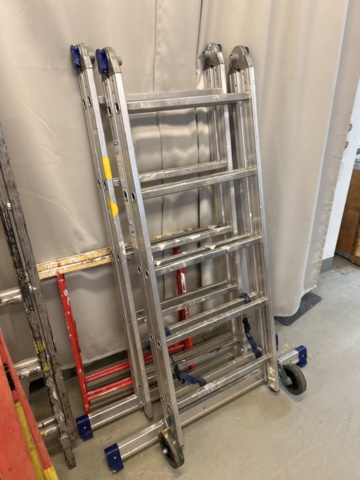 1455022-10 Collection with ladders, trestles and safety board