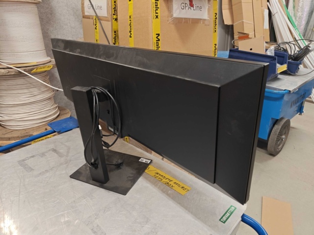 1435727-3 Monitor - Voxicon VXD-P44UWHD