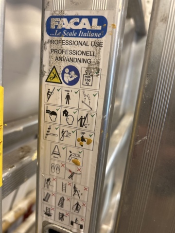 1455022-11 Collection with ladders, trestles and safety board