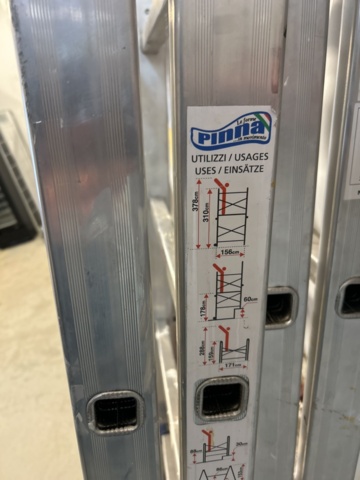 1455022-14 Collection with ladders, trestles and safety board