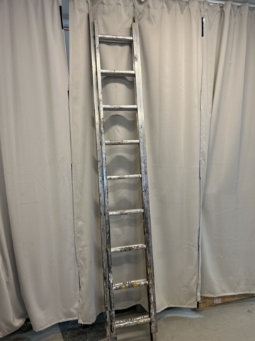 1455022-21 Collection with ladders, trestles and safety board