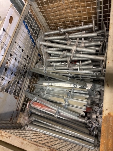 1443793-2 Parti med byggställningsdelar - MJ Gerüst m.fl.