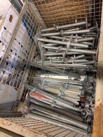 1443793-14 Parti med byggställningsdelar - MJ Gerüst m.fl.