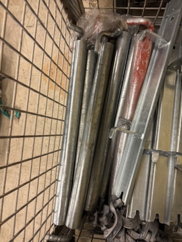 1443793-17 Parti med byggställningsdelar - MJ Gerüst m.fl.