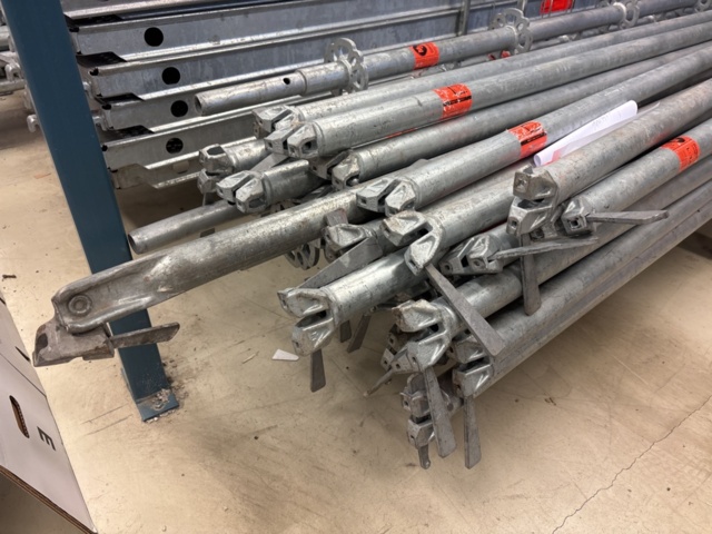 1443793-25 Parti med byggställningsdelar - MJ Gerüst m.fl.