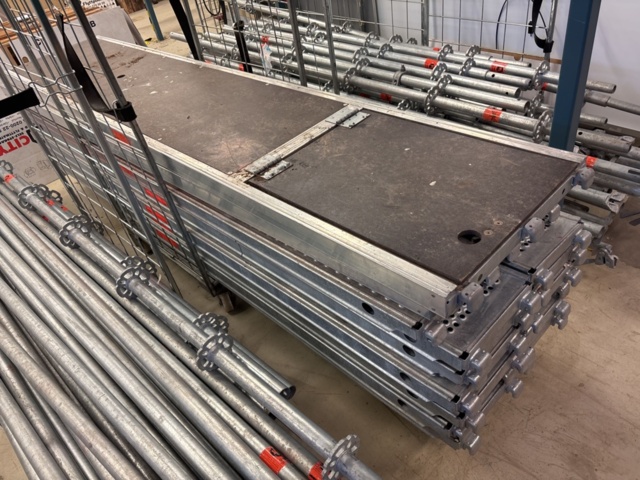 1443793-26 Parti med byggställningsdelar - MJ Gerüst m.fl.