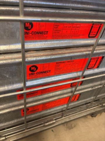 1443793-27 Parti med byggställningsdelar - MJ Gerüst m.fl.