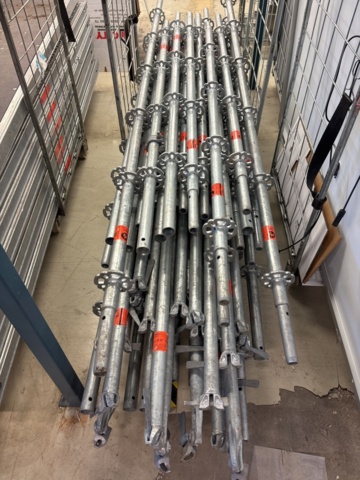 1443793-30 Parti med byggställningsdelar - MJ Gerüst m.fl.