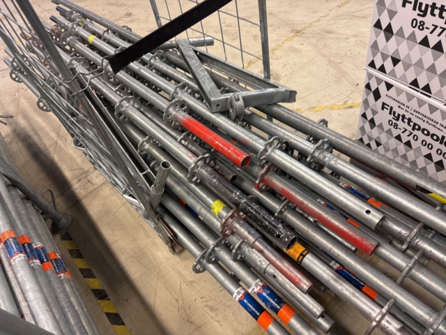 1443794-25 Parti med byggställningsdelar Scafom-rux m.fl.