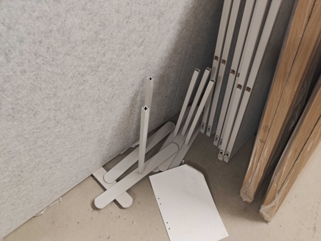 1435738-3 Screen walls