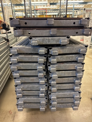 1443794-33 Parti med byggställningsdelar Scafom-rux m.fl.