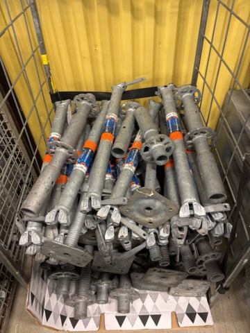 1443794-6 Parti med byggställningsdelar Scafom-rux m.fl.