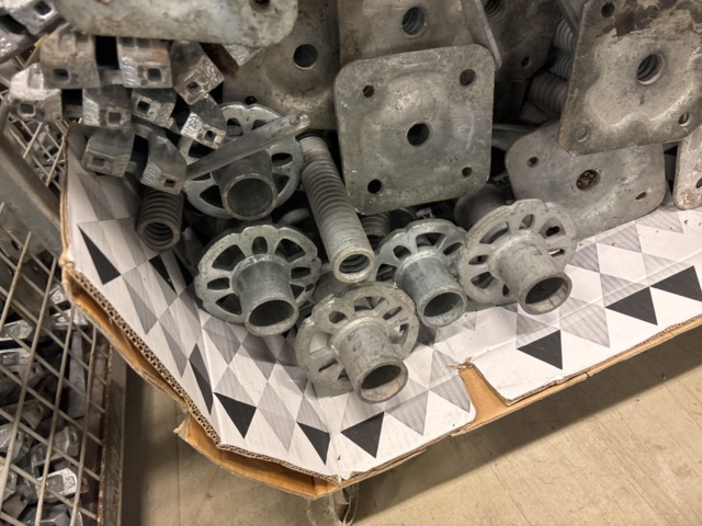 1443794-36 Parti med byggställningsdelar Scafom-rux m.fl.