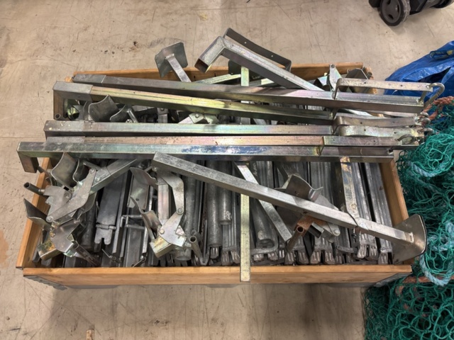 1443794-40 Parti med byggställningsdelar Scafom-rux m.fl.