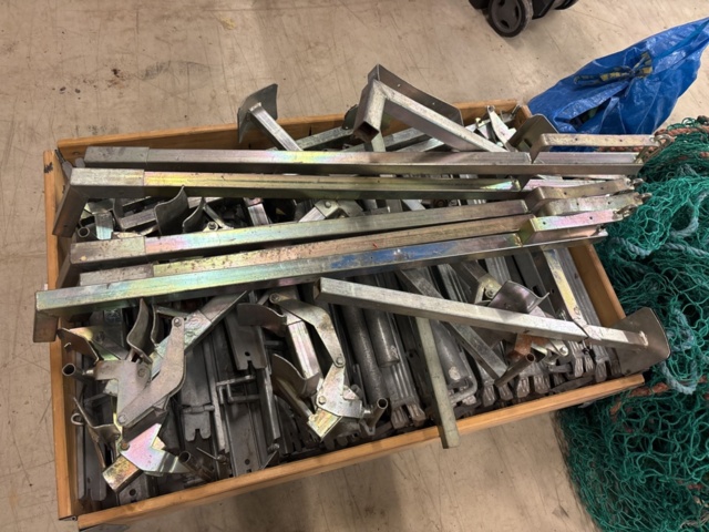 1443794-42 Parti med byggställningsdelar Scafom-rux m.fl.