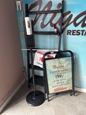 1428481-1 Collection of restaurant accessories and furnishings