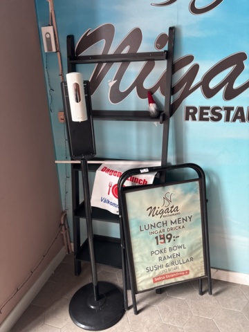 1428481-2 Collection of restaurant accessories and furnishings