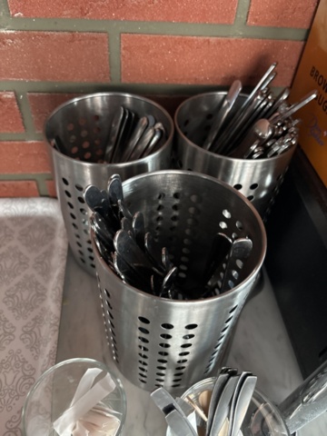 1428485-7 Collection of various porcelain and serving items