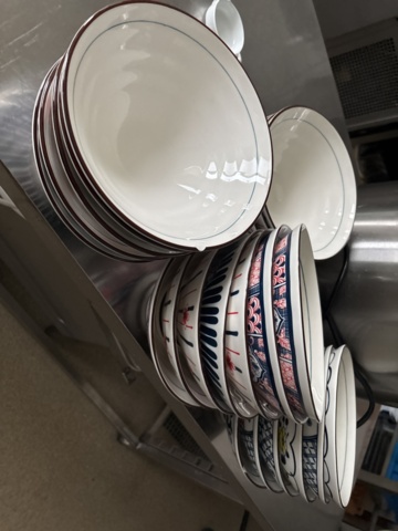 1428485-13 Collection of various porcelain and serving items