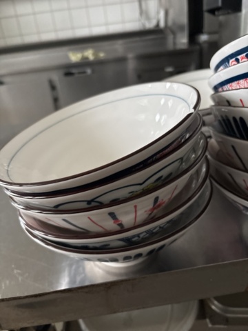 1428485-14 Collection of various porcelain and serving items