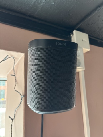 1428486-1 Wall-mounted speaker - Sonos One