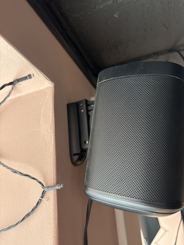 1428486-2 Wall-mounted speaker - Sonos One