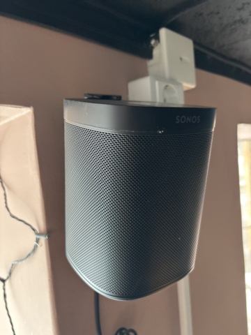 1428486-6 Wall-mounted speaker - Sonos One