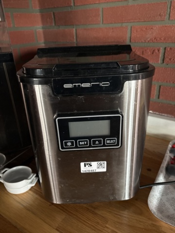1428487-6 Ice machine - Emerio