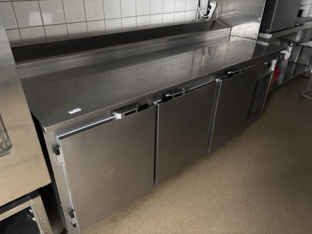1428496-3 Refrigerated counter with cooling channel and 3 cabinets
