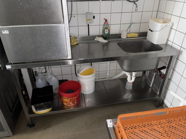 1428498-7 Sink with bowl and storage area