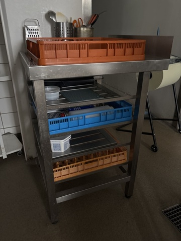 1428499-1 Stand for trays including trays