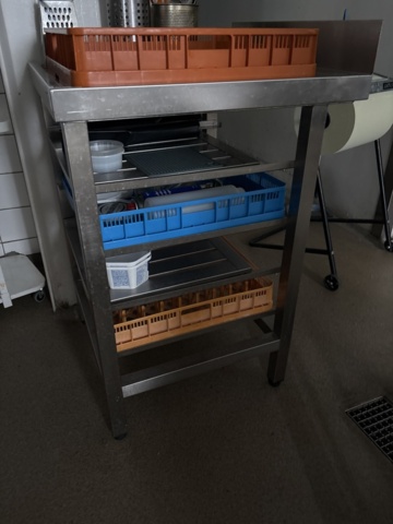 1428499-2 Stand for trays including trays