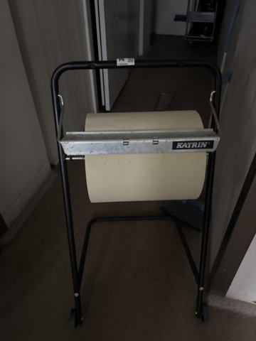 1428500-2 Collection of various cleaning equipment