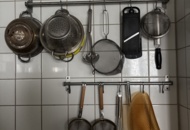 1428501 Collection of various kitchen accessories